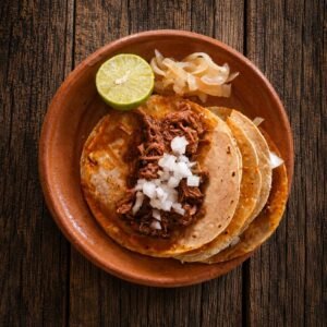 tres tacos de barbacoa con guisada